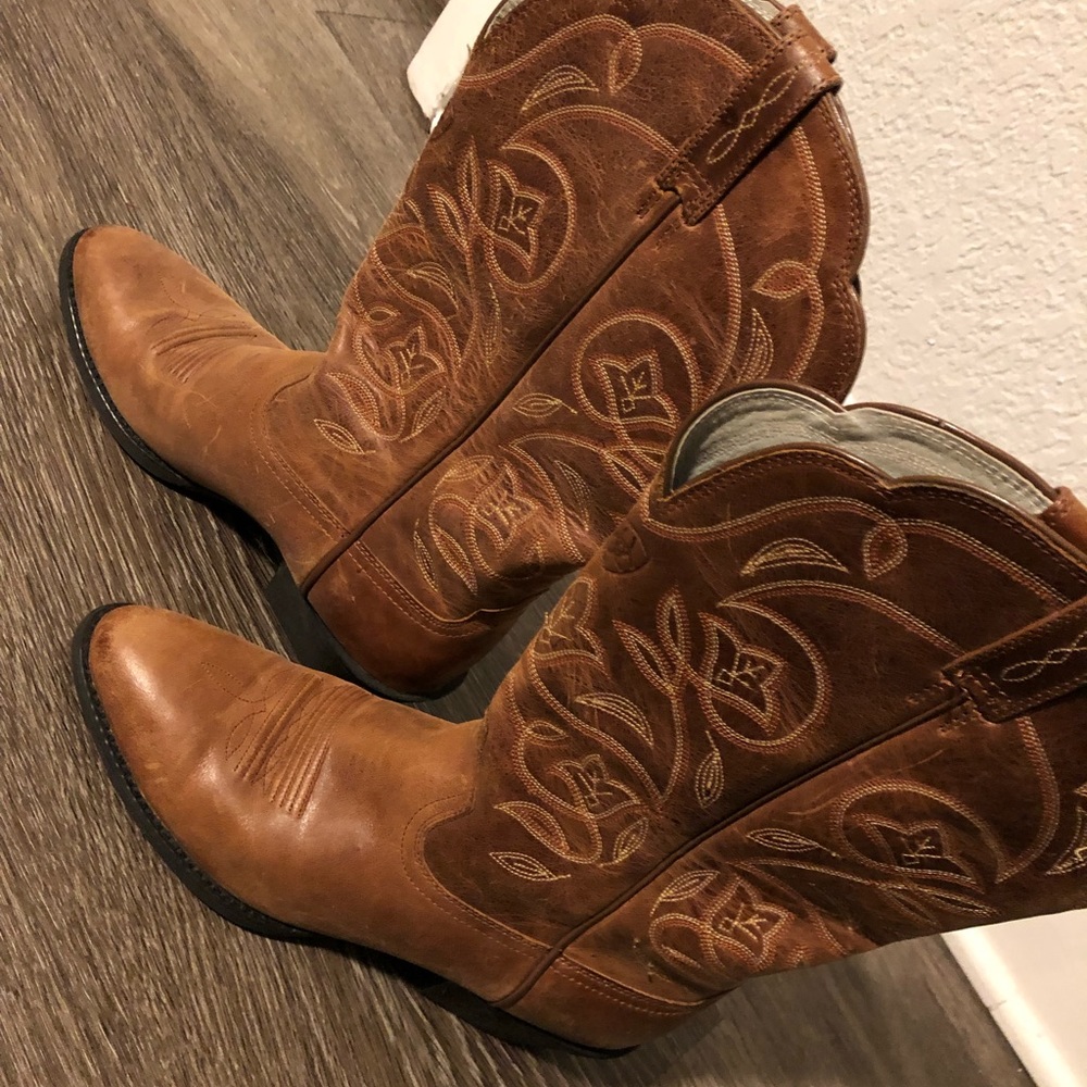 Ariat light brown cowgirl boots